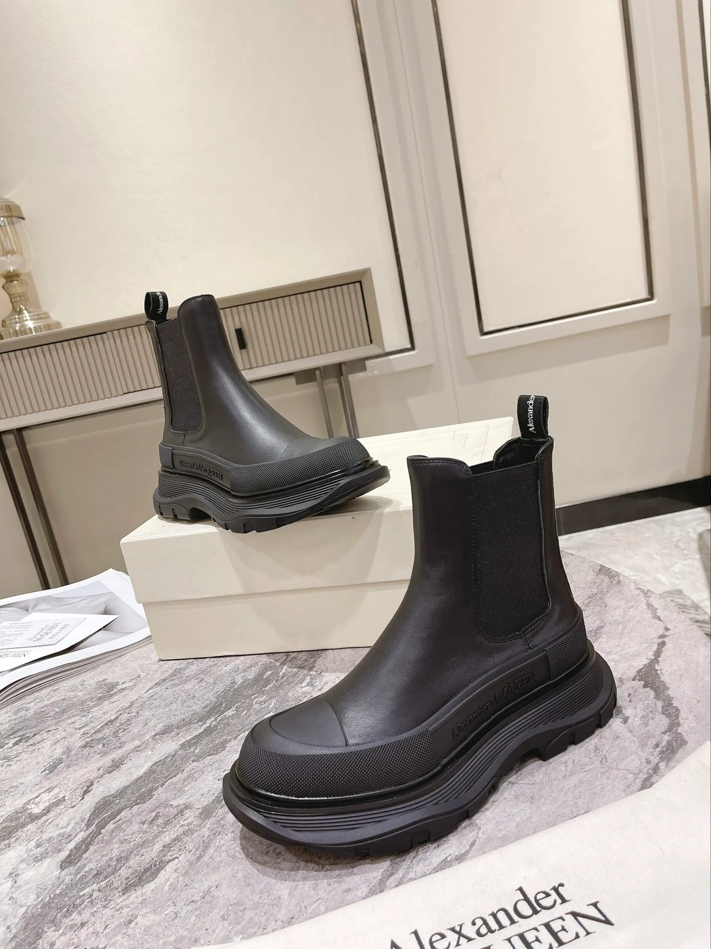 👟👟Ex-factory price 560💰💰The popular ALEXANDER MCQUEEN Alexander McQueen Chelsea boots Original T👟👟Ex-factory price blue black